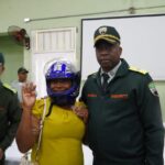 «Director de DIGESETT entrega más de 300 cascos de protección en Yamasá bajo el lema ‘Un casco para salvar vidas'»